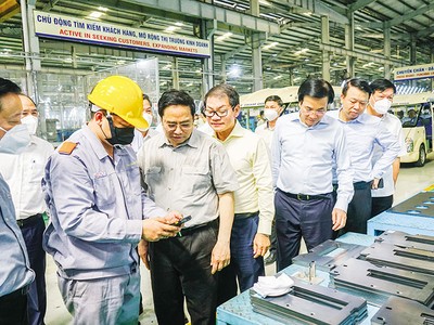 Thủ tướng Kl993 ưu đãi thưởng hấp dẫn thăm Khu công nghiệp cơ khí Chu Lai - Trường Hải của Kl994 game bài casino hấp dẫn Trường Hải 