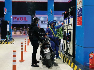 Theo kế hoạch, năm nay, PVOIL sẽ đẩy mạnh Kl99ok phiên bản mới phát triển cửa hàng KL99 dịch vụ hỗ trợ 24/7