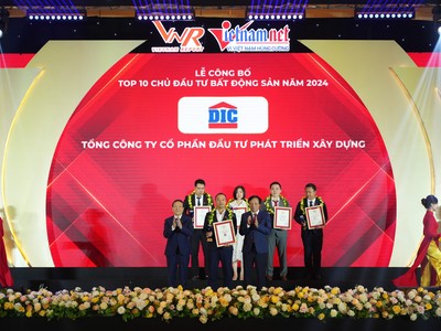 Đại diện Kl994 game bài casino hấp dẫn DIC nhận giải thưởng Top 10 Chủ Kl99ok phiên bản mới Web Tổng Nhà Cái 99Kl99 Giải Trí Bậc Nhất năm 2024.