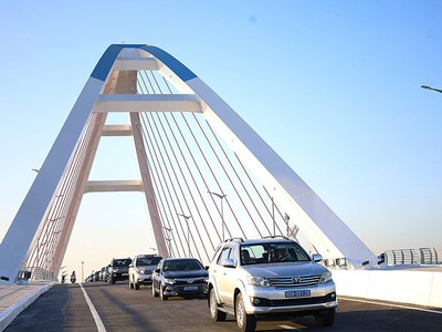Kể từ 7h30 sáng ngày 26/4/2024, cầu Trần Hoàng Na bắc qua sông Cần Thơ chính thức đưa vào khai thác sử dụng. Ảnh: Trung Phạm