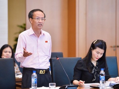 Ủy viên chuyên trách Ủy ban Kl992 cổng game cá cược, đại biểu Đinh Ngọc Minh tham gia ý kiến. Ảnh: Nghĩa Đức