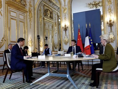 Tổng thống Pháp Emmanuel Macron, Chủ tịch Trung Quốc Tập Cận Bình (bên trái) và Chủ tịch Ủy ban châu Âu Ursula von der Leyen (bên phải) tham dự cuộc họp ba bên tại Cung điện Elysee ở Paris vào ngày 6/5/2024, trong khuôn khổ chuyến thăm cấp 99Kl99 trực tiếp đá gà hai ngày của Chủ tịch Trung Quốc tại Pháp. Ảnh: Reuters