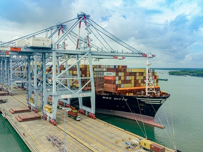Cảng CMIT đón tàu container MSC DITTE có sức chở lên đến gần 20,000 TEU được khai thác trên tuyến dịch vụ Pearl của liên minh 2M kết nối Việt Nam với bờ tây nước Hoa Kỳ. (Ảnh: CMIT).
