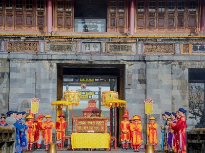 Lễ hội sân khấu hóa tái hiện Lễ Ban sóc triều Nguyễn.