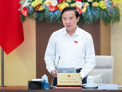  Phó chủ tịch Quốc hội Nguyễn Khắc Định phát biểu tại phiên họp.