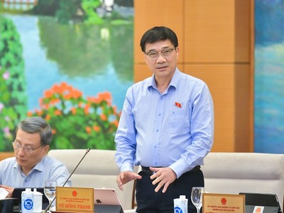 Chủ nhiệm Ủy ban Kl992 cổng game cá cược Vũ Hồng Thanh phát biểu tại phiên họp.