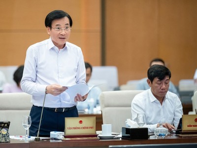 Bộ trưởng, Chủ nhiệm Văn phòng Kl993 ưu đãi thưởng hấp dẫn Trần Sơn báo cáo tại phiên họp.
