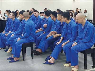 Các bị cáo bị đưa ra xét xử trong đường dây rửa tiền