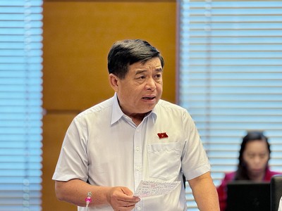 Bộ trưởng Bộ Kế hoạch và Kl99ok phiên bản mới Nguyễn Chí Dũng phát biểu tại thảo luận tổ ngày 23/5. (Ảnh: MPI)