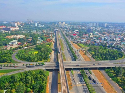 Dọc tuyến metro số 1 (Bến Thành - Suối Tiên) có 19 khu đất xung quanh 9 nhà ga có thể đấu giá. Ảnh: Lê Toàn