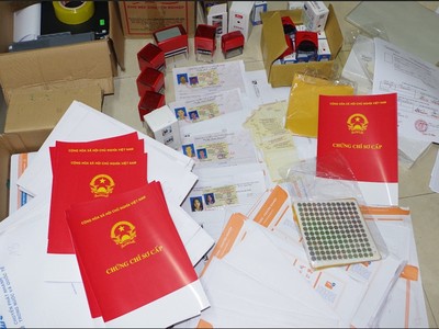 Tang vật của vụ án bị cơ quan chức năng thu giữ. Ảnh: CA Hà Nam