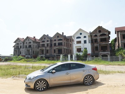 Hàng trăm dự án nhà ở đang vướng pháp lý, đặc biệt là về đất đai. Ảnh: Dũng Minh 