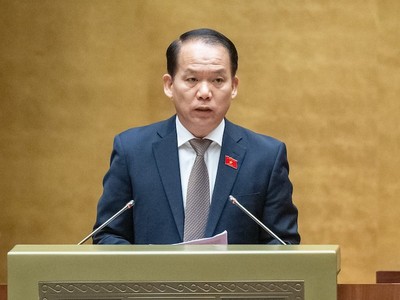 Chủ nhiệm Ủy ban Kl992 Tham Gia Ngay Hoàng Thanh Tùng trình bày báo cáo. 