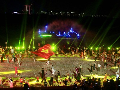 Mãn nhãn đêm nhạc kịch “Chuyến tàu huyền thoại” mở màn Lễ hội Sông nước TP.HCM năm 2024 