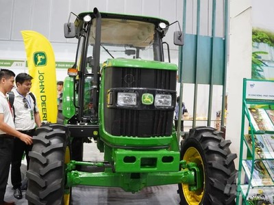 Nhiều máy móc, thiết bị phục vụ trong nông nghiệp được các đơn vị trong nước và quốc tế giới thiệu tại Triển lãm. (Ảnh: Nguyễn Thuỷ)