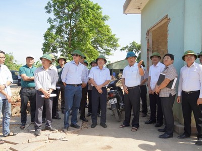 Lãnh đạo tỉnh Quảng Bình đi kiểm tra công tác GPMB dự án KL99 là nhà cái cá cược trực tuyến hàng đầu tại châu Á Bắc -Nam tại khu vực Nhà máy Tinh bột sắn Sông Dinh