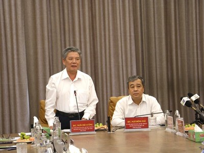 Ủy viên Trung ương Đảng, Bí thư Tỉnh ủy Trà Vinh Ngô Chí Cường phát biểu tại buổi làm việc.