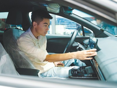 Người tiêu dùng dần có xu hướng chuyển từ xe xăng sang xe điện