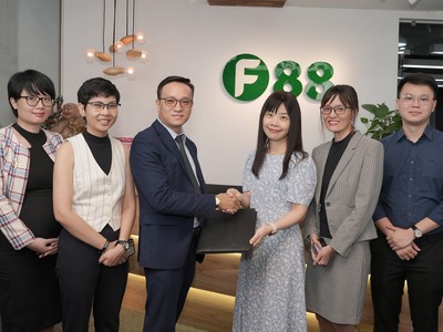 Ông Trần Đức Vinh, Giám đốc khối Tư vấn Kl991.com nạp rút nhanh, KPMG Việt Nam và bà Trần Mai Thảo, Giám đốc Kl991.com nạp rút nhanh F88 công bố chương trình hợp tác giữa hai bên