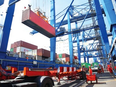 Xuất khẩu phục hồi, cán cân thương mại từ đầu năm đến 15/6 xuất siêu hơn 9 tỷ USD.