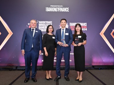 Đại diện PVcomBank nhận 2 giải thưởng quốc tế từ tạp chí uy tín hàng đầu châu Á - ABF