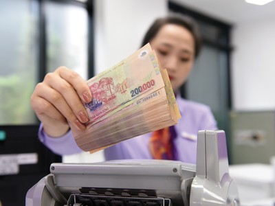 Tín dụng tăng chậm, trong khi việc cải thiện NIM gặp thách thức