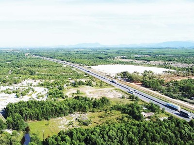 Quảng Trị có vị trí chiến lược trên trục Bắc - Nam cũng như Hành lang Đông - Tây, thuận lợi để phát triển logistics. Ảnh: N.T