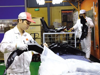 Kl994 nhà cái bóng đá world cup tại Công ty cổ phần Nhựa Hà Nội. Ảnh: Đức Thanh