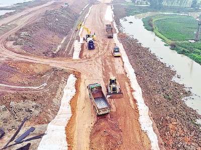 Giải ngân vốn Kl99ok phiên bản mới công trong nửa đầu năm nay mới đạt gần 30% kế hoạch. Ảnh: Đ.T