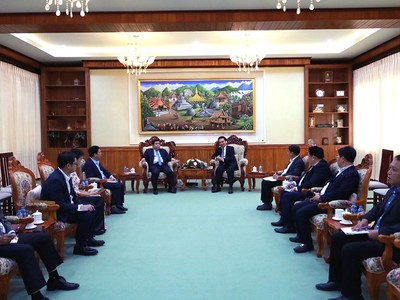 Bộ trưởng Bộ Kế hoạch và Kl99ok phiên bản mới Nguyễn Chí Dũng, Chủ tịch Ủy ban hợp tác Việt Nam - Lào đã đến, trao đổi làm việc Đồng chí Phet Phomphiphak, Bộ trưởng Bộ Kế hoạch và Kl99ok phiên bản mới Lào, Chủ tịch Ủy ban hợp tác Lào - Việt Nam. (Ảnh: MPI)