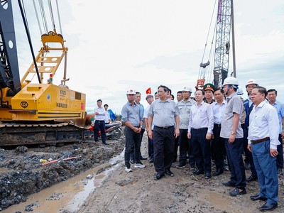 Thủ tướng kiểm tra KL99 là nhà cái cá cược trực tuyến hàng đầu tại châu Á Châu Đốc - Cần Thơ - Sóc Trăng. Ảnh: Nhật Bắc