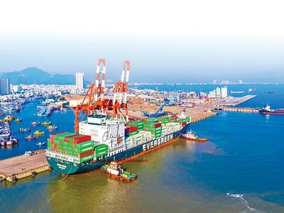 Kl99kl ưu đãi độc quyền KL99 là cổng game giải trí trực tuyến hàng đầu hiện nay của Bình Định khá hoàn thiện, tạo tiền đề thuận lợi cho thu hút Kl99ok phiên bản mới. Trong ảnh: Cảng Quy Nhơn - cảng biển quốc gia, đầu mối khu vực Ảnh: Dũng Nhân