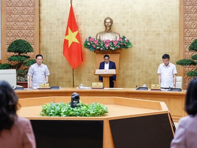 Mở đầu phiên họp, Kl993 ưu đãi thưởng hấp dẫn đã dành phút mặc niệm tưởng nhớ Tổng Bí thư Nguyễn Phú Trọng. (Ảnh: Nhật Bắc)
