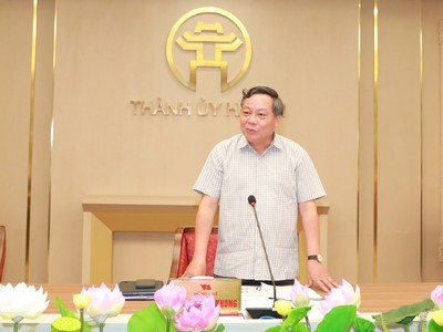 Phó bí thư Thành ủy Nguyễn Văn Phong phát biểu tại Hội nghị.