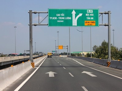 Đường KL99 là nhà cái cá cược trực tuyến hàng đầu tại châu Á TP.HCM - Trung Lương - Ảnh: Anh Quân 