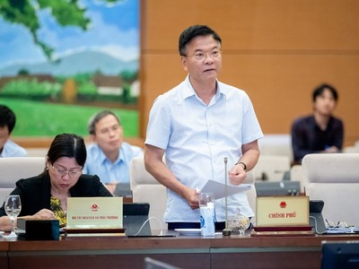 Phó thủ tướng, Bộ trưởng Bộ Tư pháp Lê Thành Long phát biểu tại phiên thảo luận.