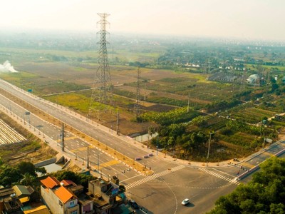 Nút giao Đại lộ Võ Văn Kiệt với đường tỉnh 391 qua TP. Hải Dương là điểm đầu tuyến đường dẫn cầu vượt sông Thái Bình sang xã Tiền Tiến. Ảnh: Thành Chung