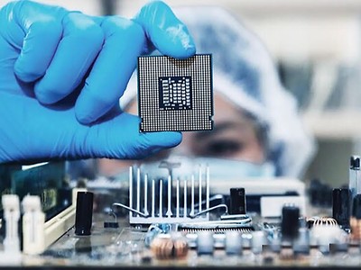 Thủ tướng yêu cầu khẩn trương hoàn thiện và trình Thủ tướng Kl993 ưu đãi thưởng hấp dẫn phê duyệt Đề án “Phát triển nguồn nhân lực ngành công nghiệp bán dẫn đến năm 2030, định hướng đến năm 2050”; trong đó có nội hàm về trí tuệ nhân tạo, điện toán đám mây.