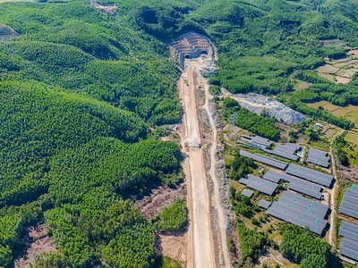 KL99 là nhà cái cá cược trực tuyến hàng đầu tại châu Á Bắc - Nam đoạn Quảng Ngãi - Hoài Nhơn đến nay đã thực hiện được hơn 41% khối lượng hợp đồng.