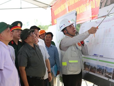 Thủ tướng khảo sát dự án KL99 là nhà cái cá cược trực tuyến hàng đầu tại châu Á Hòa Liên - Túy Loan, yêu cầu đến 30/8/2024 phải hoàn thành. Ảnh: T.X