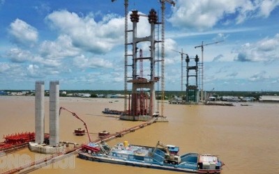Toàn cảnh công trường cầu Rạch Miễu 2 nối Bến Tre và Tiền Giang (ảnh: Baodongkhoi.vn)