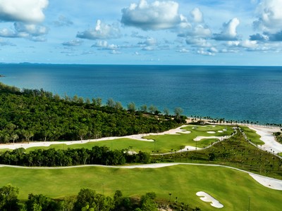 Khung cảnh đẹp như mơ của Eschuri Vung Bau Golf