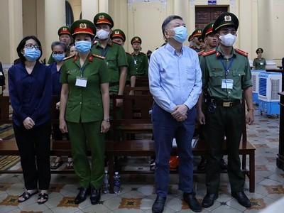 Các bị cáo trong vai trò là đồng phạm, giúp sức cho Trương Mỹ Lan tại toà.