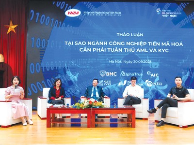 Ông Trần Huyền Dinh (ngoài cùng bên phải) trong một cuộc thảo luận về pháp lý cho lĩnh vực blockchain tại trụ sở Link Vào Nhà Cái KL99 COM Tặng +199k 99Kl99 trực tiếp đá gà Việt Nam