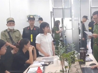 Cơ quan công an khám xét tại Công ty Dược phẩm NAC. Ảnh: CACC