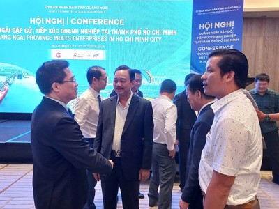 Lãnh đạo UBND tỉnh Quảng Ngãi trao đổi với nhà Kl99ok phiên bản mới bên lề hội nghị 