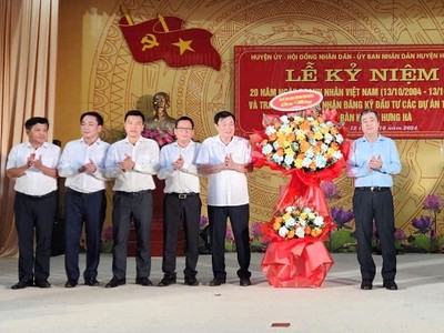 Bí thư Tỉnh ủy Thái Bình Ngô Đông Hải, cùng lãnh đạo tỉnh, huyện Hưng Hà tặng hoa chúc mừng Kl991.com World Cup 2026 Chính Thức, doanh nhân.