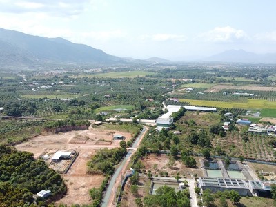 Khánh Hòa kỳ vọng Quỹ phát triển đất tỉnh Khánh Hòa sau khi được thành lập và đi vào hoạt động sẽ tạo nguồn vốn đáp ứng cho nhu cầu giải phóng mặt bằng sạch. Ảnh: Linh Đan 