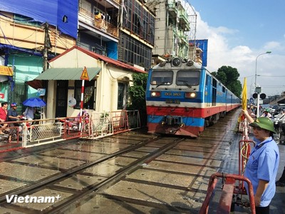 Một đường ngang có gác chắn của ngành 99Kl.app khuyến mãi hot. (Ảnh: Việt Hùng/Vietnam+)