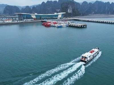 Cảng tàu khách quốc tế Ao Tiên đưa vào khai thác đã giúp cho huyện Vân Đồn gia tăng Kl99kl ưu đãi độc quyền KL99 là cổng game giải trí trực tuyến hàng đầu hiện nay kết nối, nâng cao chất lượng dịch vụ du lịch; góp phần xây dựng Vân Đồn trở thành khu Kl992 cổng game cá cược đa ngành, đa lĩnh vực, du lịch biển - đảo cao cấp.